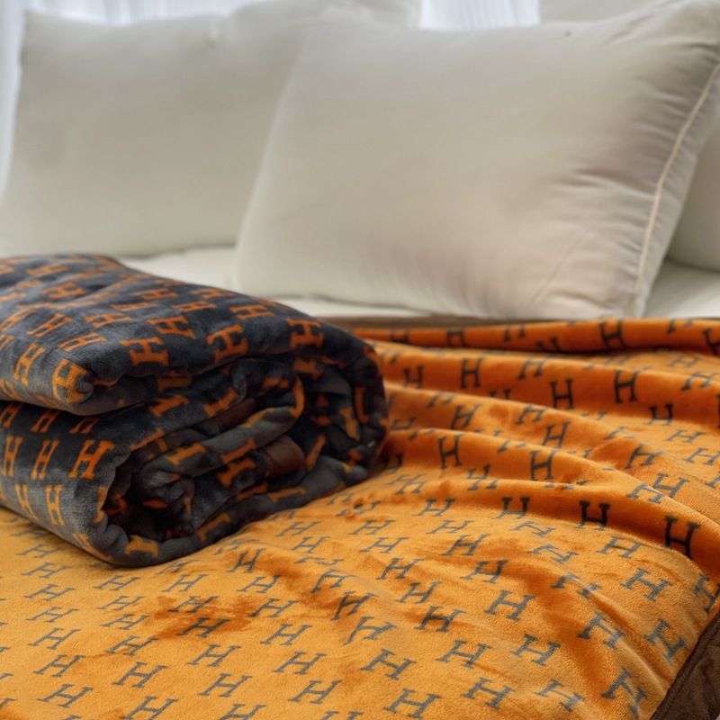 Flannel cloud fur lounge sofa blanket luxury trend brand multi-functional travel vehicle travel blanket