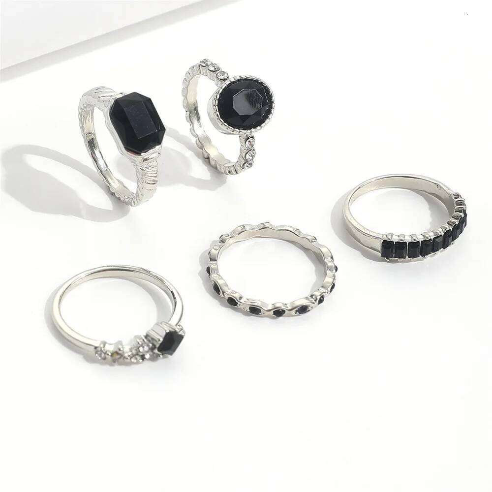Retro Black Crystal Stone Set For Women Vintage Geometric Knuckle Joint Ring Female Fashion Party Jewelry Accessories H260312