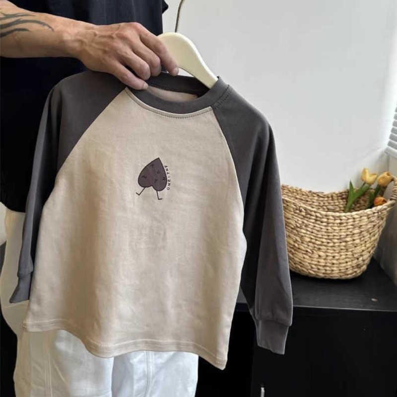 Tshirts New spring and autumn clothing for boys and girls stylish and fashionable tops childrens base shirts cartoon raglan longsleeve cotton Tshirts 