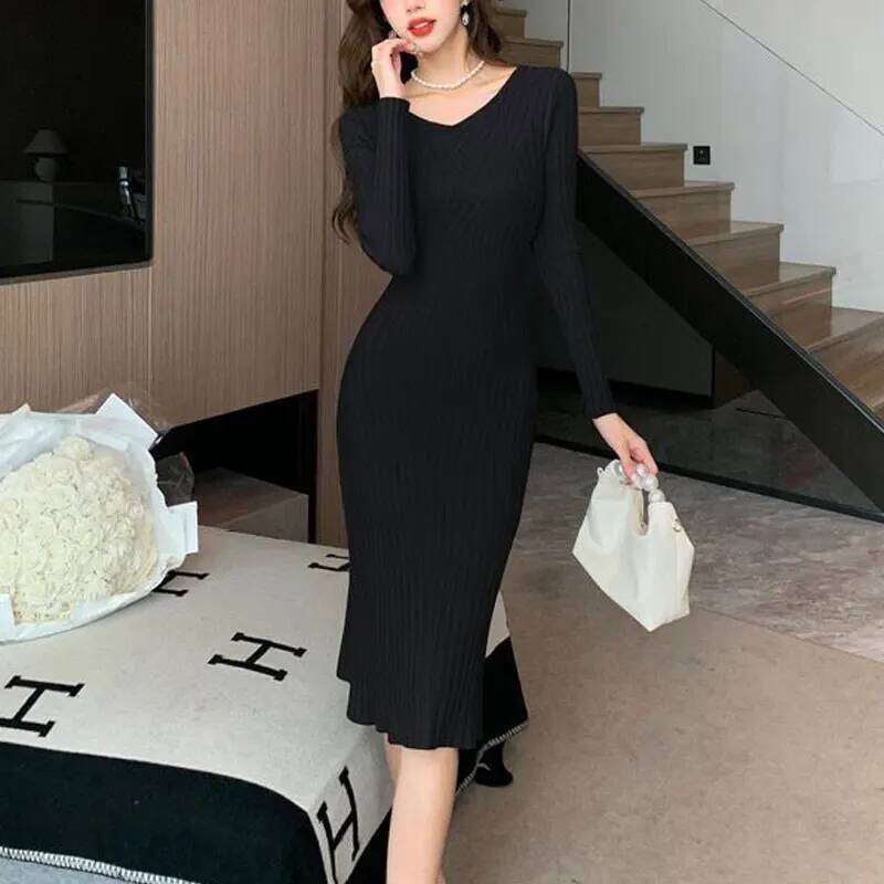 Korean Vintage Knitted Dresses Autumn Winter New V-Neck Long Sleeve Women's Clothing Slim Solid Color Elegant Bag Hip Midi Dress Z260313