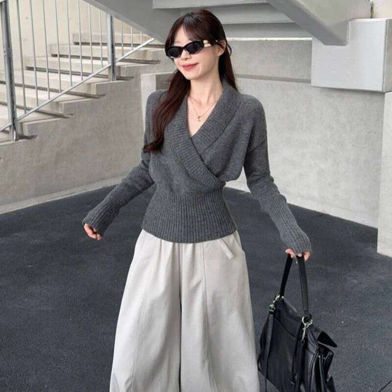 2025 Autumn Winter Long Sleeve V-neck Knitted Sweater Pullovers for Women Korean Cute Slim Fit Temperament Elegant Versatile Top Z260314