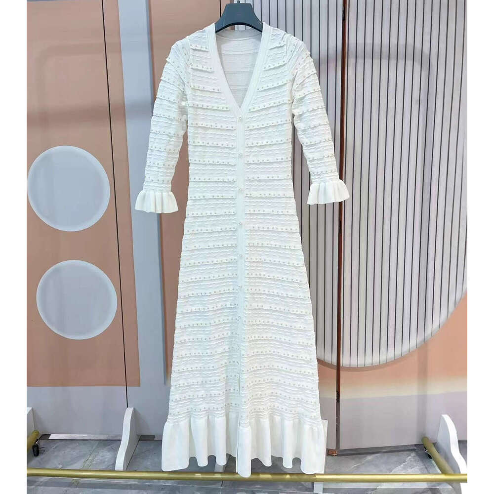 Designer's high-end women's clothing 2026 Spring and Autumn French style elegant V-neck women's knitted dress