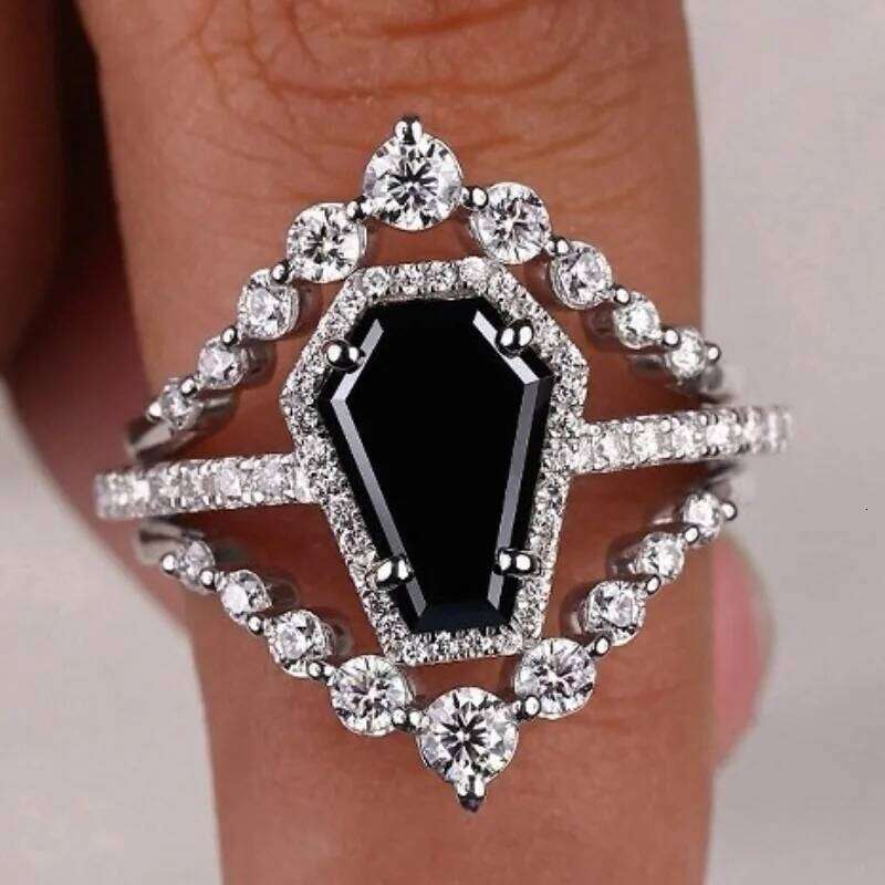 European and American new fashionable black gemstone inlaid with personalized luxury simple women's ring H260312