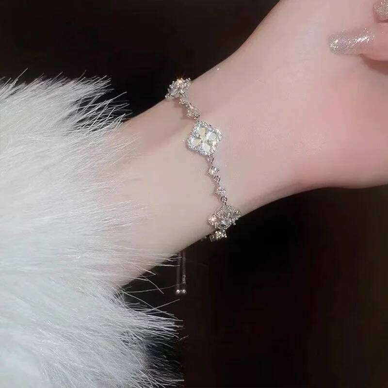 Shine Four-leaf Flower Cubic Zirconia Bracelets for Women Girls Luxury Hollow Elegance Clover Bracelet Jewelry Gifts Z260313