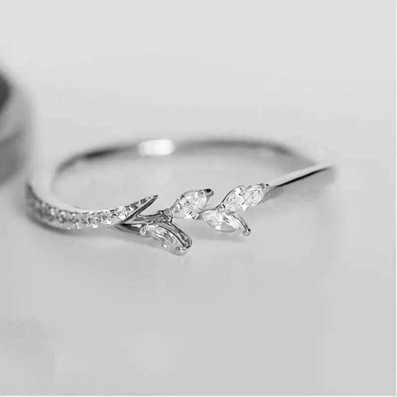 Huitan Women Fashion White Cubic Zircon Cute Leaf Wedding Engagement Ring Temperament Sweet Female Accessories Statement Jewelry H260312