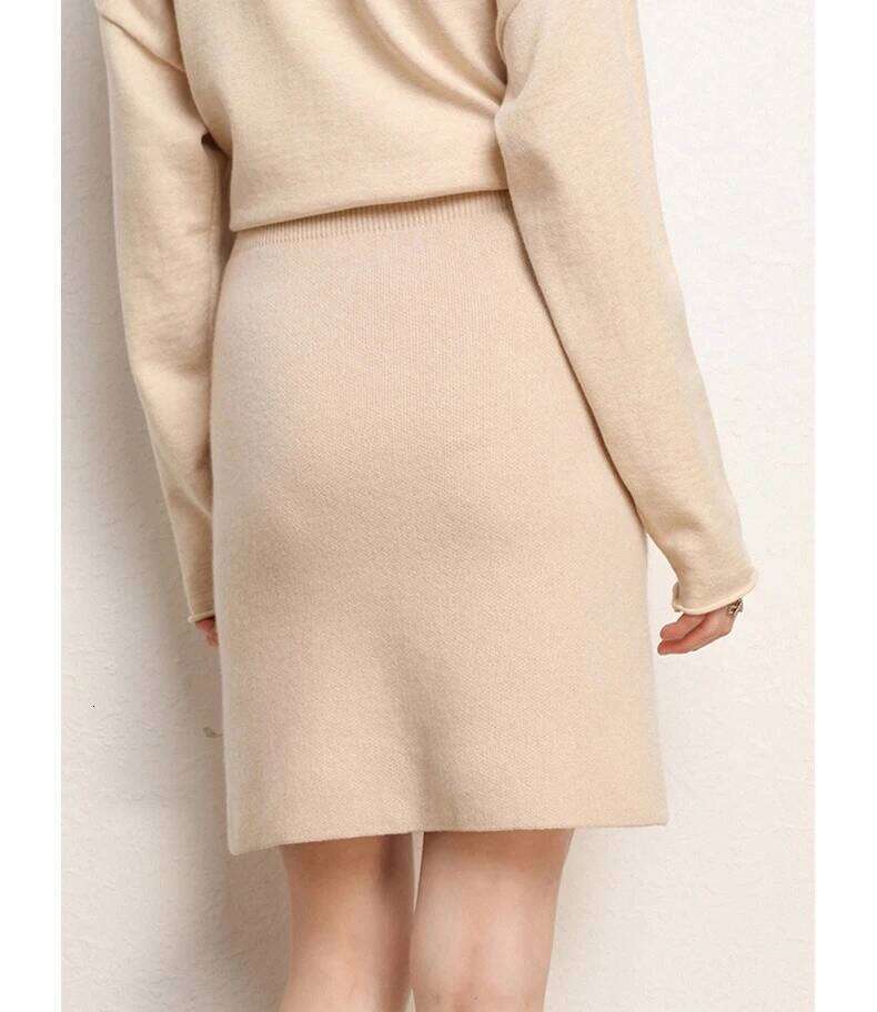 Autumn/Winter Women's Stretch Pencil Skirt, High-waisted A-line Mini Skirt Asian Sizing, Available in Black, Pink, Beige. Z260314