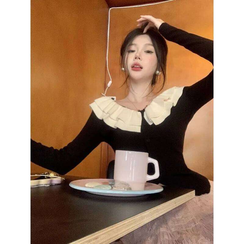 Big Red Short Sweater for Women Autumn with Knitted Bottoming Shirt High-end Clavicle V-neck Top Z260314