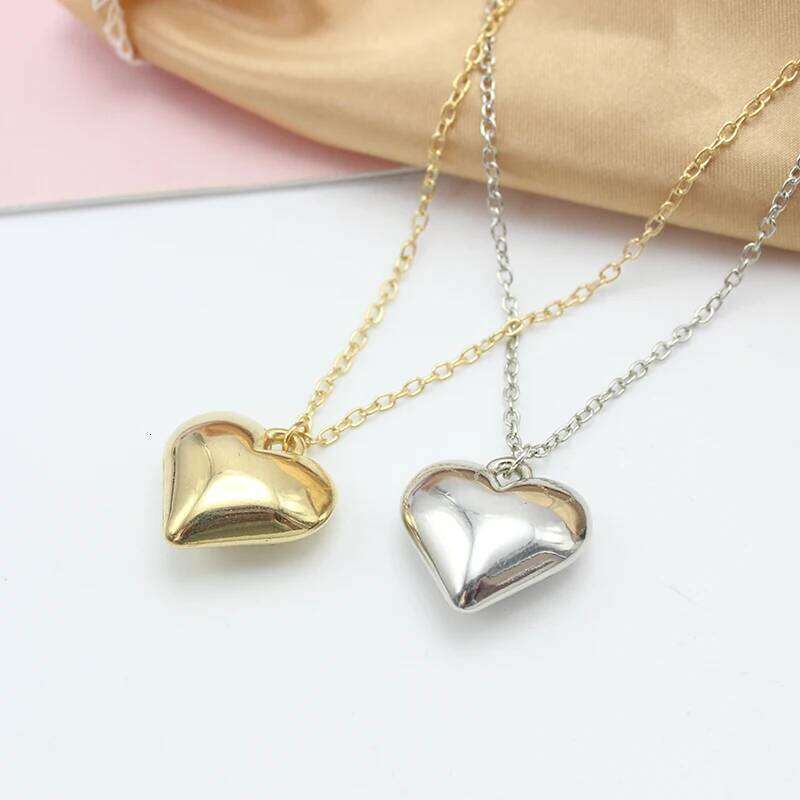 Exaggerated Metal Big Heart Pendant Choker Necklace for Women Elegant Minimalism Gold Color Chain Christmas Jewelry Girl Gift H260312