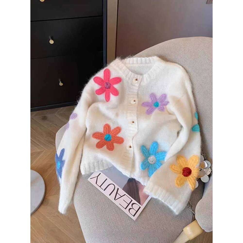 Women's autumn and winter flower embroidery anti-aging sweet round neck long sleeved jacket, loose, casual, elegant Z260313