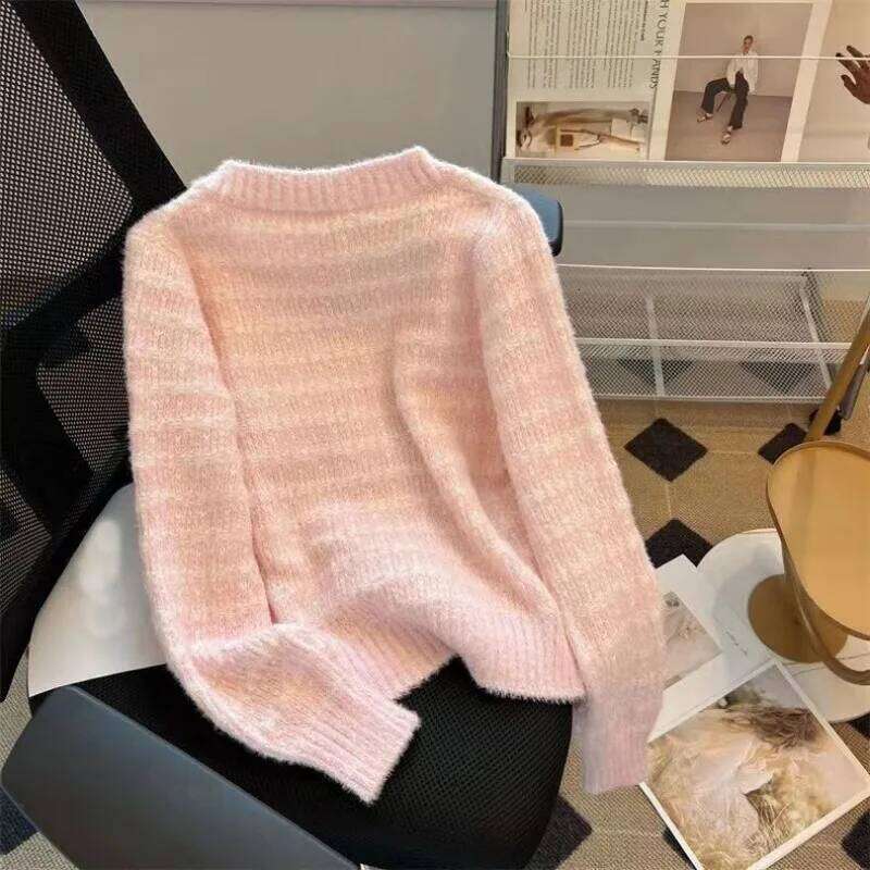 Autumn and winter new soft glutinous knitted cardigan feminine temperament anti-aging short sweater design long sleeved top Z260314