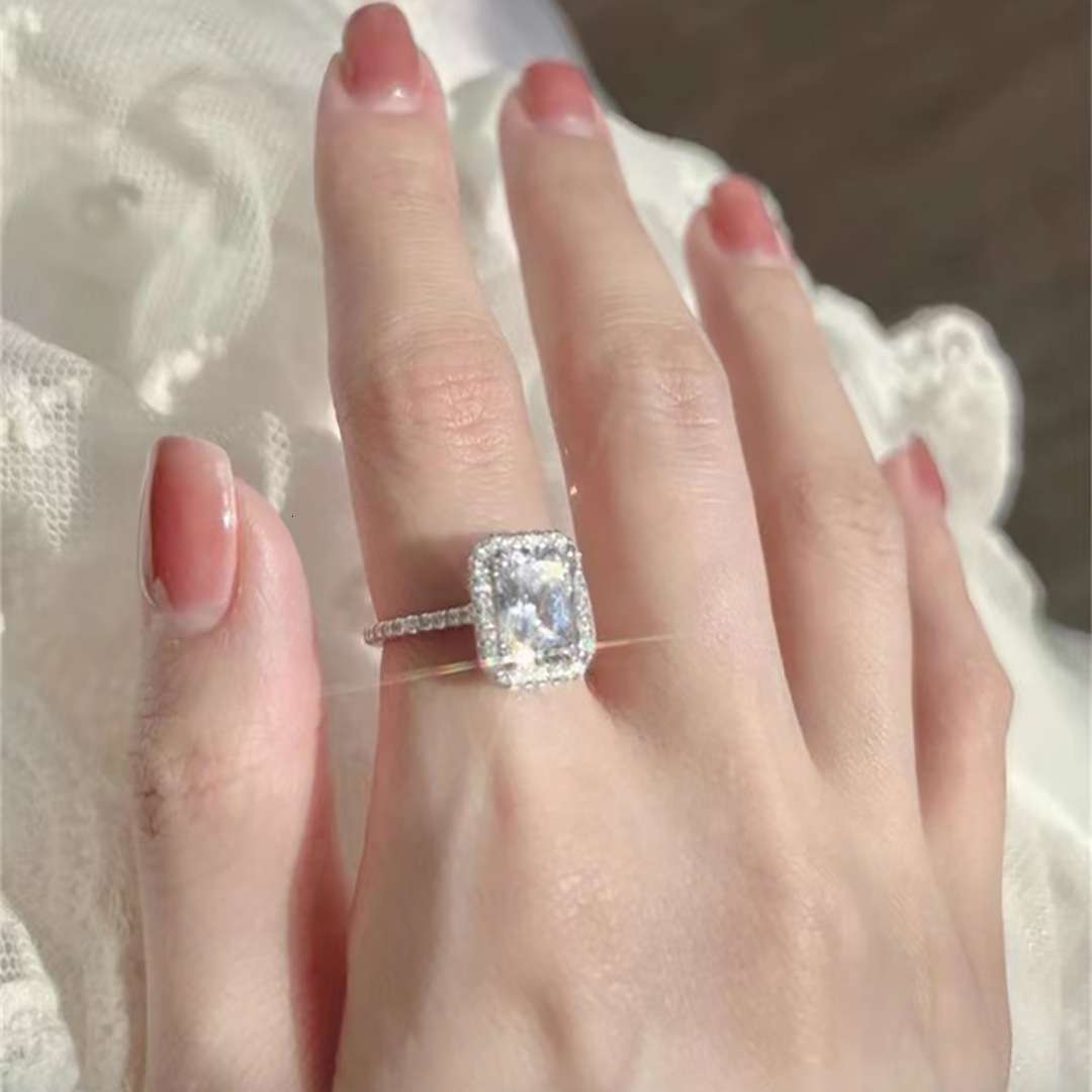 Niche Design High Carbon Diamond Rock Sugar Ring for Women Ins Trend Light Luxury High-End Feel Versatile Sweet Gift, Heavy Craftsmanship