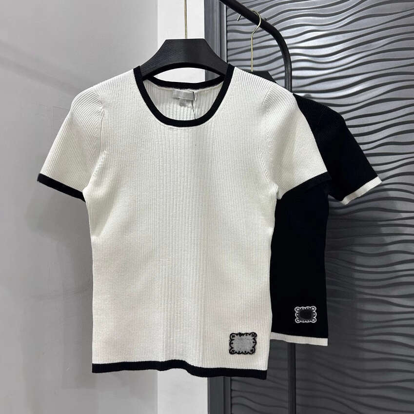 Xiaoxiangfeng style high-end women's clothing 2026 summer new item hollow short sleeved color blocked round neck knitted contrast top