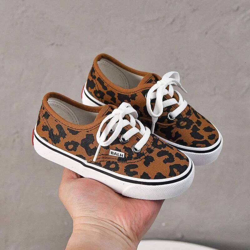Children Simple Versatile Soft Soled Board Fashion Casual Antiskid Canvas Shoes Designer Comfort Kids Sneakers 26Y0313