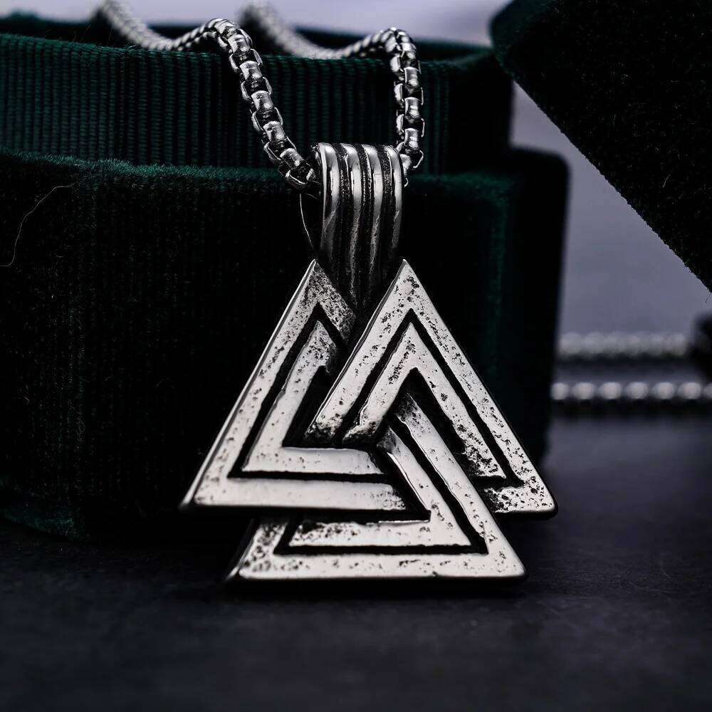 NORRON Viking Rune Triangle Alloy Pendant Necklace Personality Men Hip Hop Metal Pandents Neck Chian Fashion Jewelry Accessory H260312