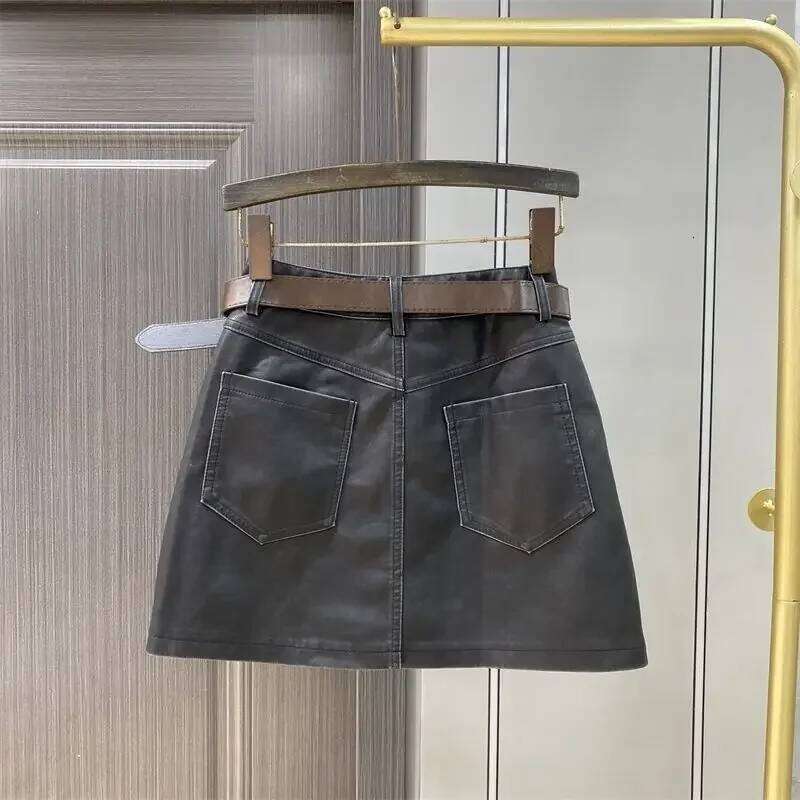 High waisted half body women's 2024 autumn winter new A-line retro PU short skirt, coffee leather skirt Z260314