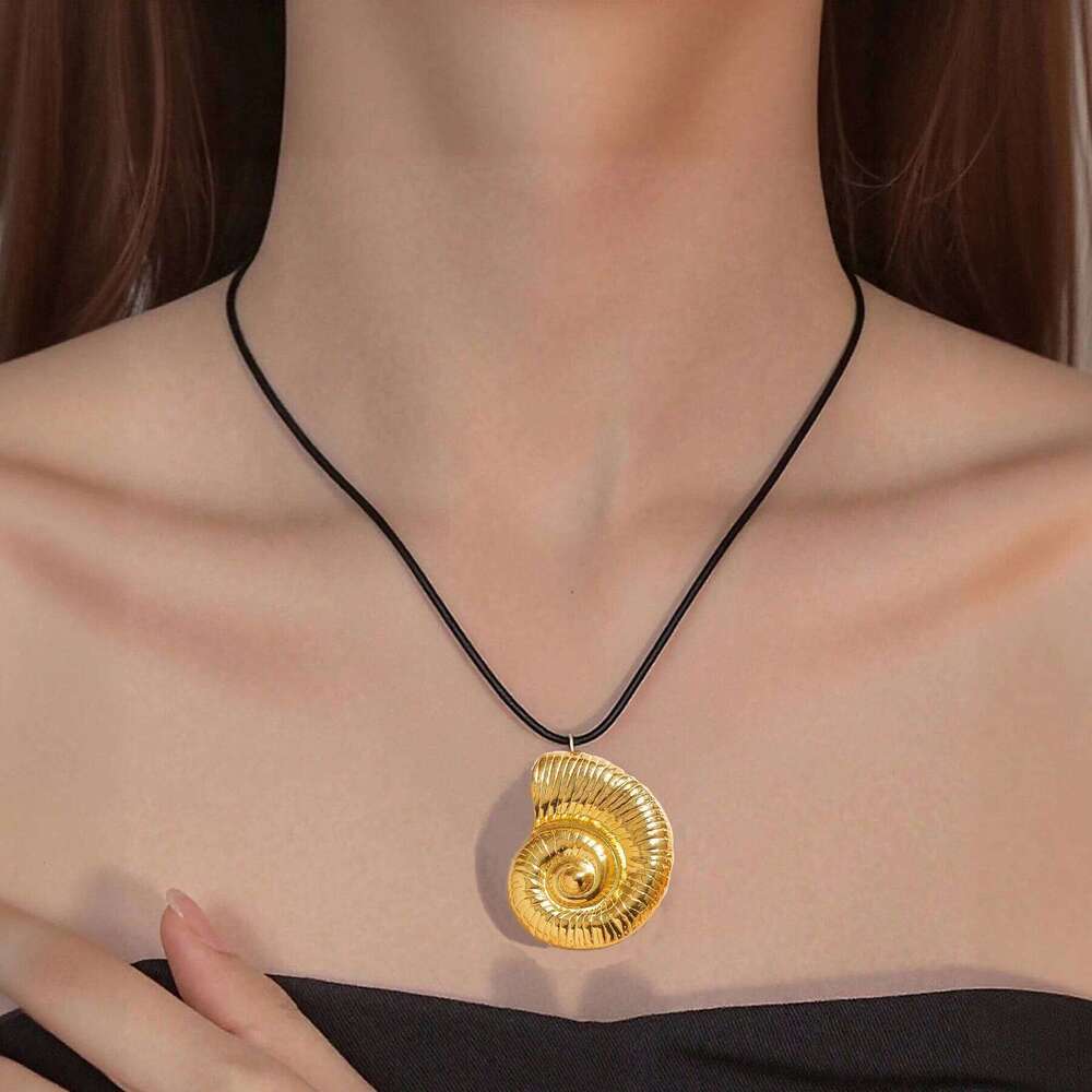 Exaggerated Ocean Style Shell Conch Gold Plated Stainless Steel Pendant Necklace Simple Waterproof Daily Vacation Gift for Women H260312