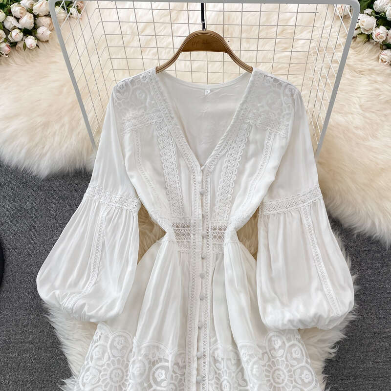 Designer lantern sleeve V-neck red new style is very suitable for seaside vacation, desert long skirt, Bali trip