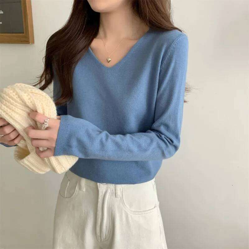 Fresh Elegant V-neck Loose Long-sleeved Sweater Bottoming Shirt for Women Trendy Autumn Commuting Top Pullovers Z260313