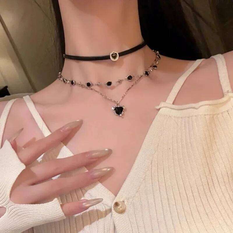 Punk Gothic Necklace Y2k Grunge Multilayer Black Heart Pendant Choker Clavicle Chain Women Girls Aesthetic Jewelry Accessories H260312
