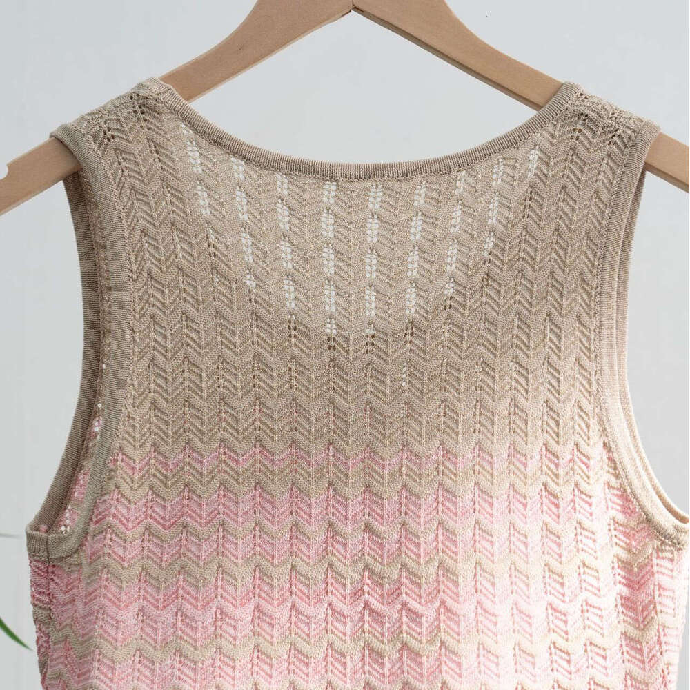 2026 Spring and Summer New French c10 Gradient Knitted Sleeveless Dress with Gold Thread Designer