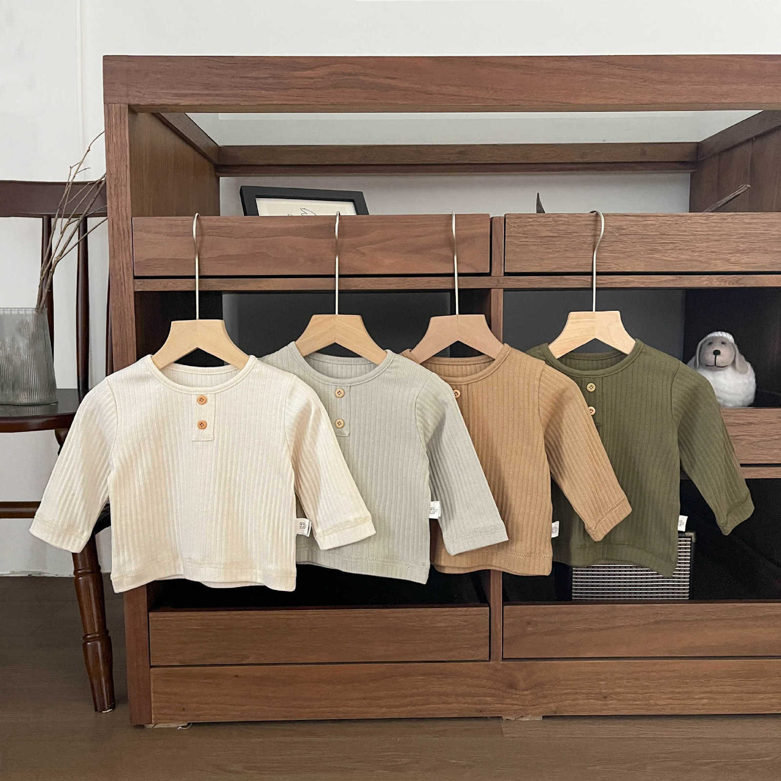 T-shirts Infant and toddler spring/autumn stylish solid color ribbed long-sleeve T-shirt for boys and girls versatile and comfortable top for babies