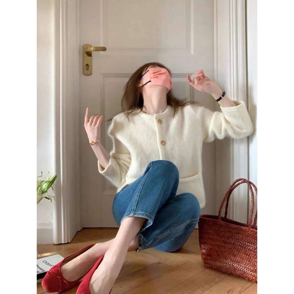 Temperament White Sweater Coat Women's Early Spring Autumn New Knitted O-Neck Cardigan Single Breasted Style Top Z260313
