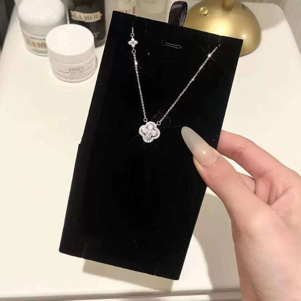 Lxxsss Lucky Cr Necklace for Women, Light , Niche, High-End, Sparkling Clavicle Chain, Birthday Gift H260312