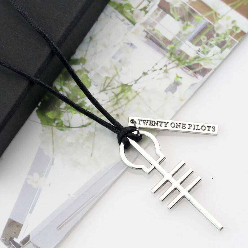 Twenty One Rock Band Necklaces & Pendants Cord BFF Best Friends Skeleton Necklace Punk Men Women Music Hip Hop Jewelry H260312