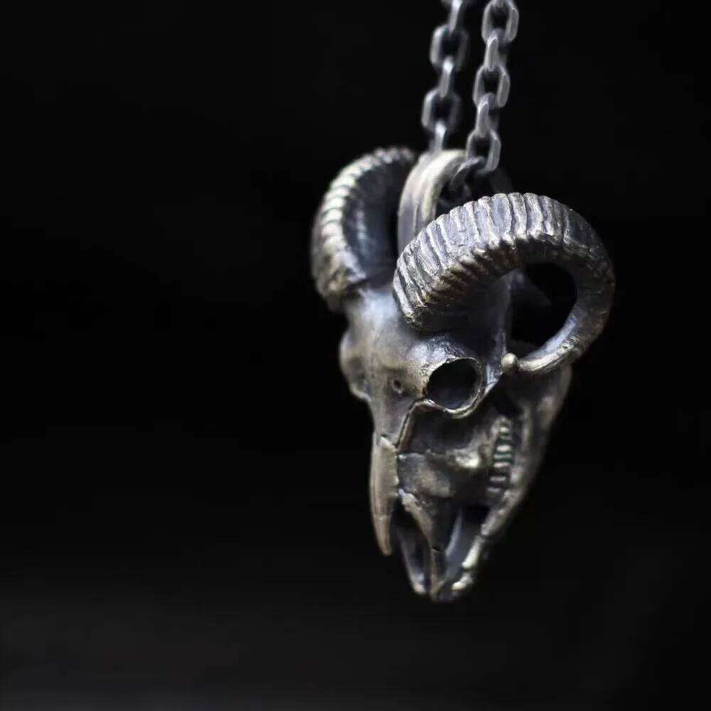 Retro Creative Trend Plate Goat Skull Necklace Punk Fashion White Match Couple Pendant Niche Party Accessories H260312