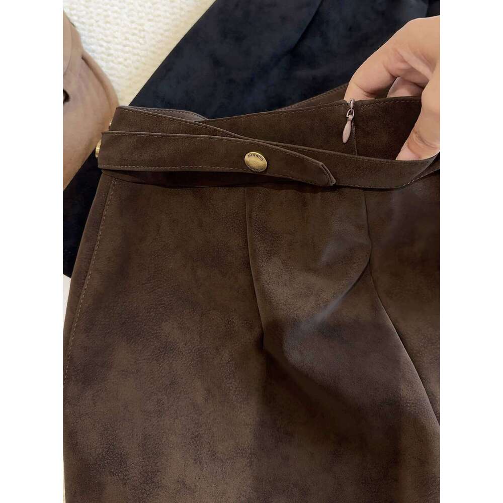 Fashionable stylish suede for women in autumn, versatile and slimming short style, hip hugging skirt, mini skirt Z260314