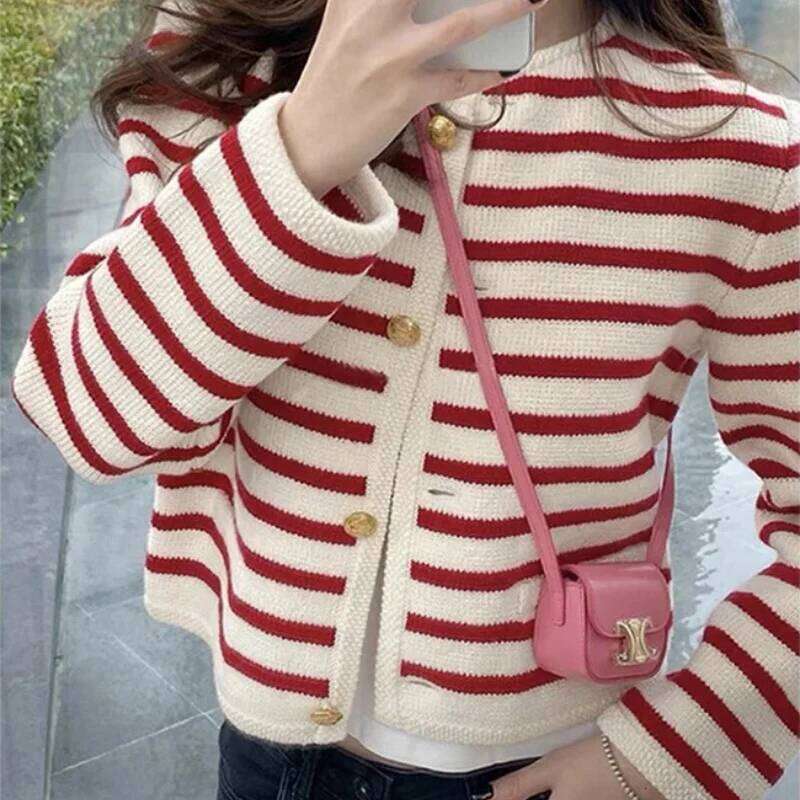 Autumn and Korean contrasting striped knitted cardigan women's winter single -row metal buckle pocket sweater cardigans Z260313