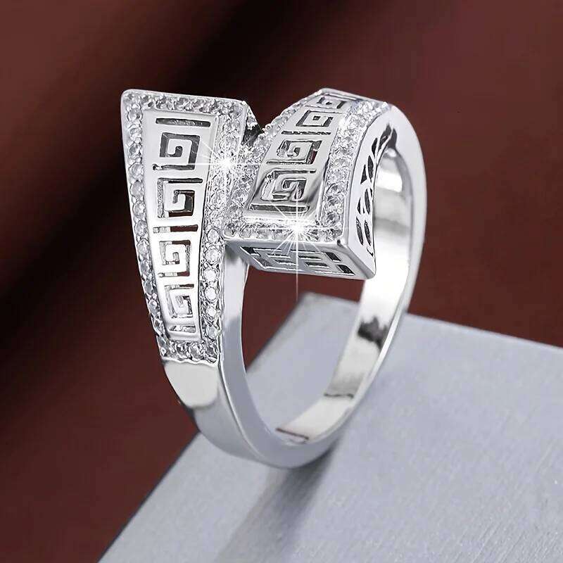 Europe and The United States Fashion Hollow Geometry Women's Ring Classic Sparkle Holiday Party Jewelry Accessories H260312