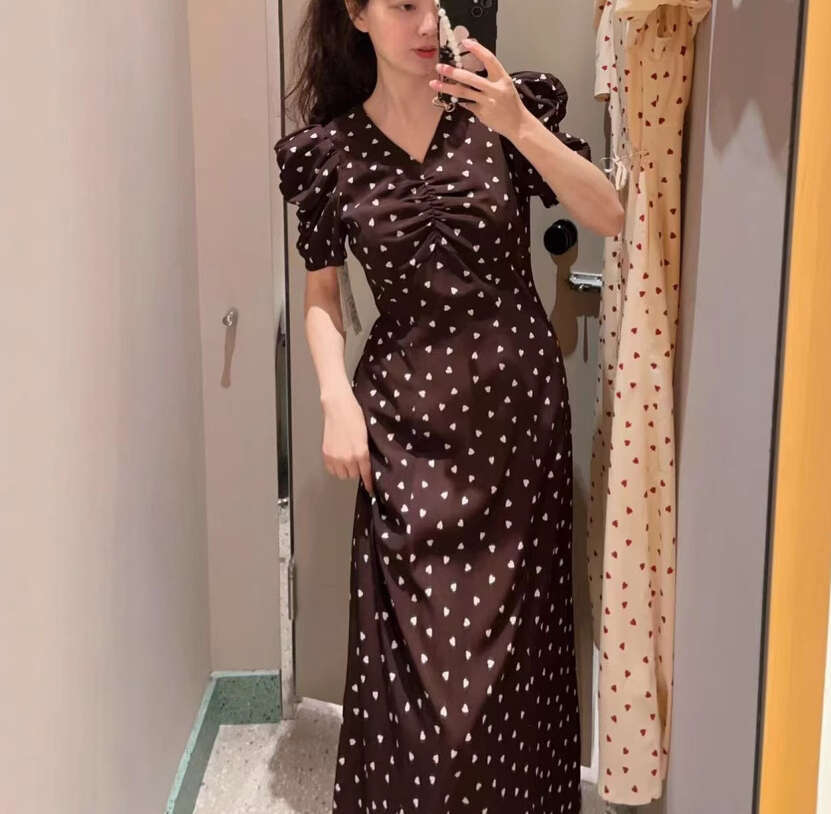 2026 spring and summer new designer casual women's V-neck heart-shaped printed bubble sleeve tea skirt