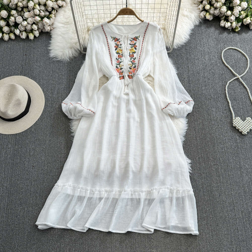 French retro embroidery ethnic style lantern long sleeved round neck waist slimming A-line skirt art first love