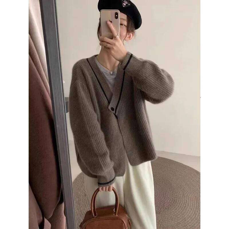 French Retro V-neck Contrasting Color Knitted Cardigan Women's Autumn and Winter Loose Short Top Z260313