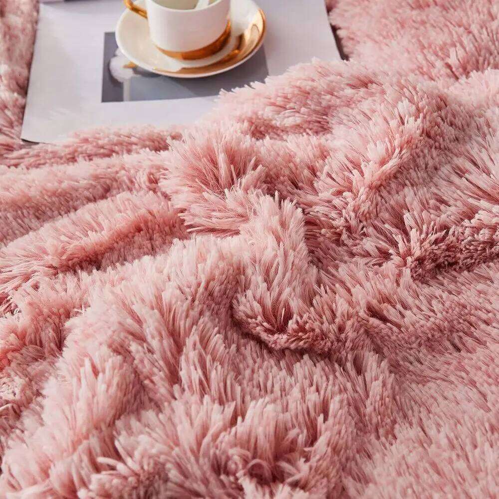 King Size Pink Ombre Crystal Velvet 3-Piece Shaggy Faux Fur Bedding Set with Comforter & Pillow Shams H260312 - view 5
