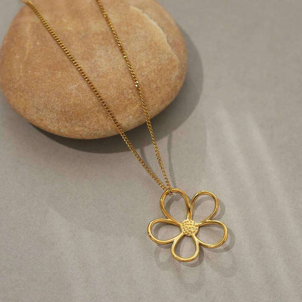 Minimalist Statement Metal 18K Gold Plated Daisy Flower Hollow Necklace Stainless Steel Waterproof Quality Fashion Jewelry Gift H260312