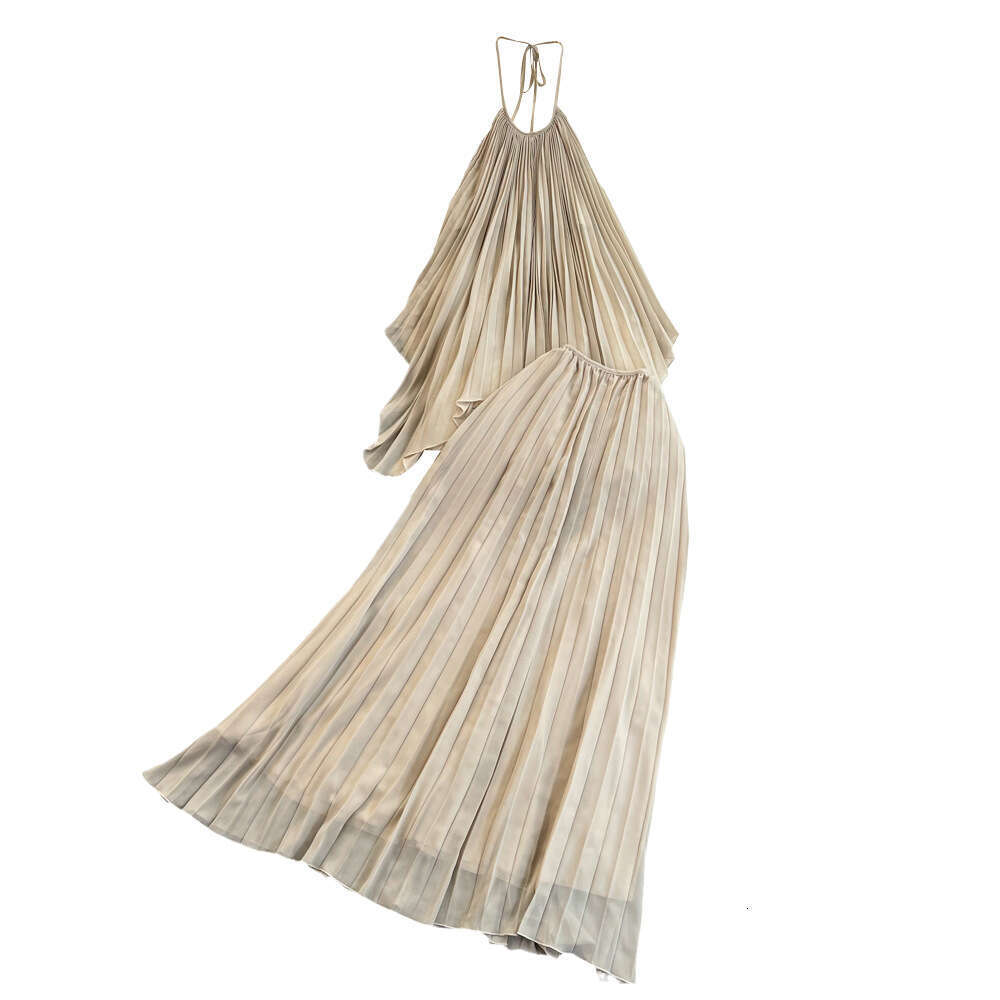 Designer fashion women's two-piece set with exposed shoulders, loose fit, high waist, slim fit, A-line pleated skirt, wide hem