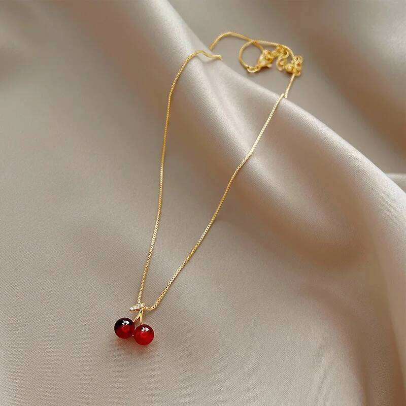 Fashion Red Cherry Pendant Women Sweet and Cute New Style Temperament Versatile Collar Chain Necklace Charm Jewelr H260312