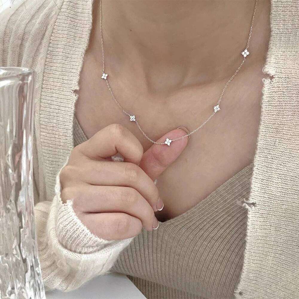 Fashion Cubic Zirconia Petal Flower Stainless Steel Wee Chain Necklace for Women Pendant Jewelry Gifts H260312