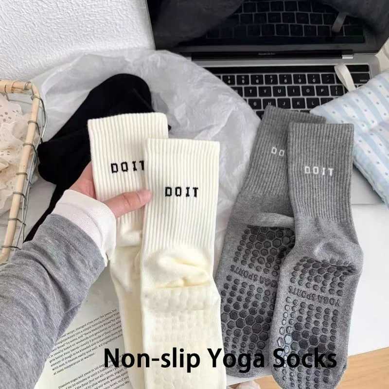 3/6Pairs Female Pilates Indoor Anti Slip Silicone Floor Socks Breathable Bottoming High Waist Letter Sports Stockings D260313