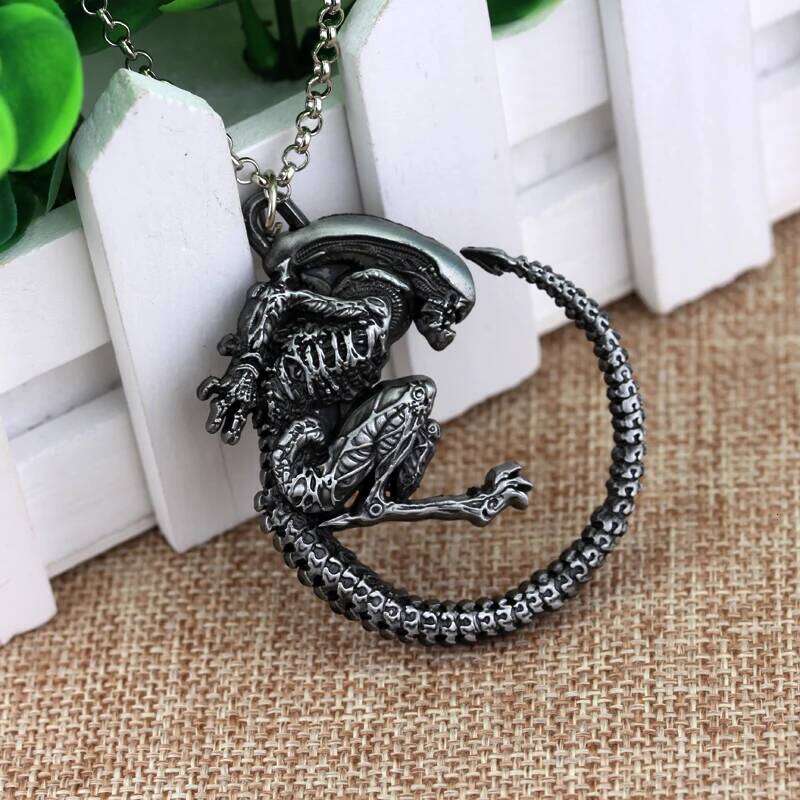 Movie Restore Scene Aliens Predator AVP Necklace Alien Queen Figure Cosplay Pendant Accessories Gift H260312