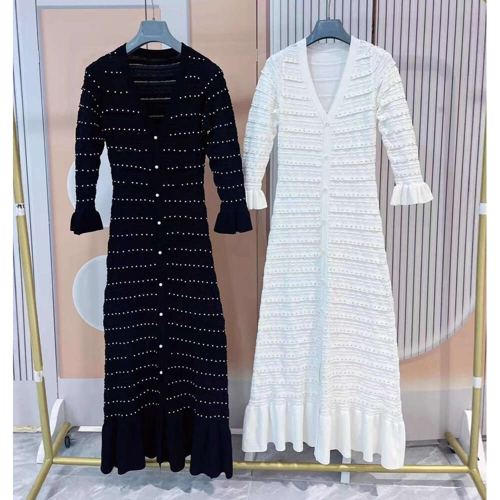 Designer's high-end women's clothing 2026 Spring and Autumn French style elegant V-neck women's knitted dress