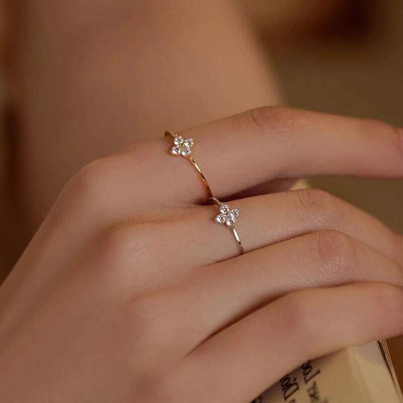 925 Thai Silver Inlaid Four Leaves Cr Zirconia Flower Ring for Women Simple Elegant Good Luck Anniversaries Jewelry Gift H260312