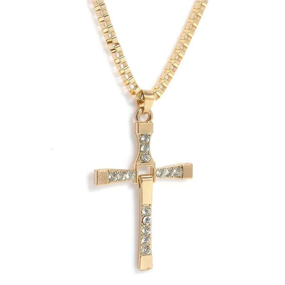 Classic Rhinestone Sliver Color Pendant Men Crystal Jesus Cross Necklace Activity Male Gift Jewelry Wholesale Dropshipping H260312