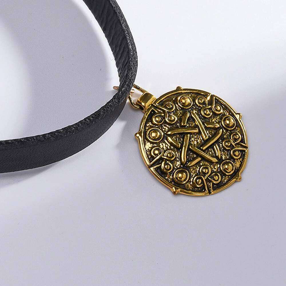 Catuni Witcher Round Medallion Leather Choker Necklace Hunt Game Gothic Retro Pendant Jewelry Gift For Man Woman Cosplay H260312