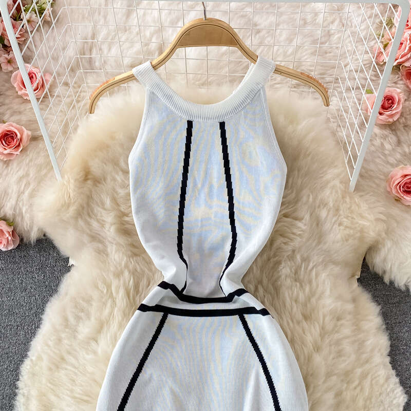 2026 Korean style high waisted A-line skirt elastic slim fit solid color tight fitting mid skirt for spring and summer fashion