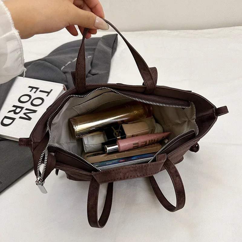 Light Solid PU Hasp Shoulder Bag for Women Commuting Frosted Leather Handbag 2026 Large Capacity Niche Tote Bags 260303