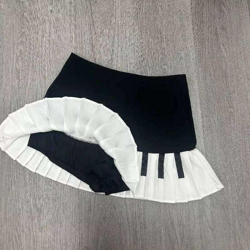 Sweet spicy style black white piano vintage pleated skirt for women's spring new design sense slimming and form-fitting Z260314