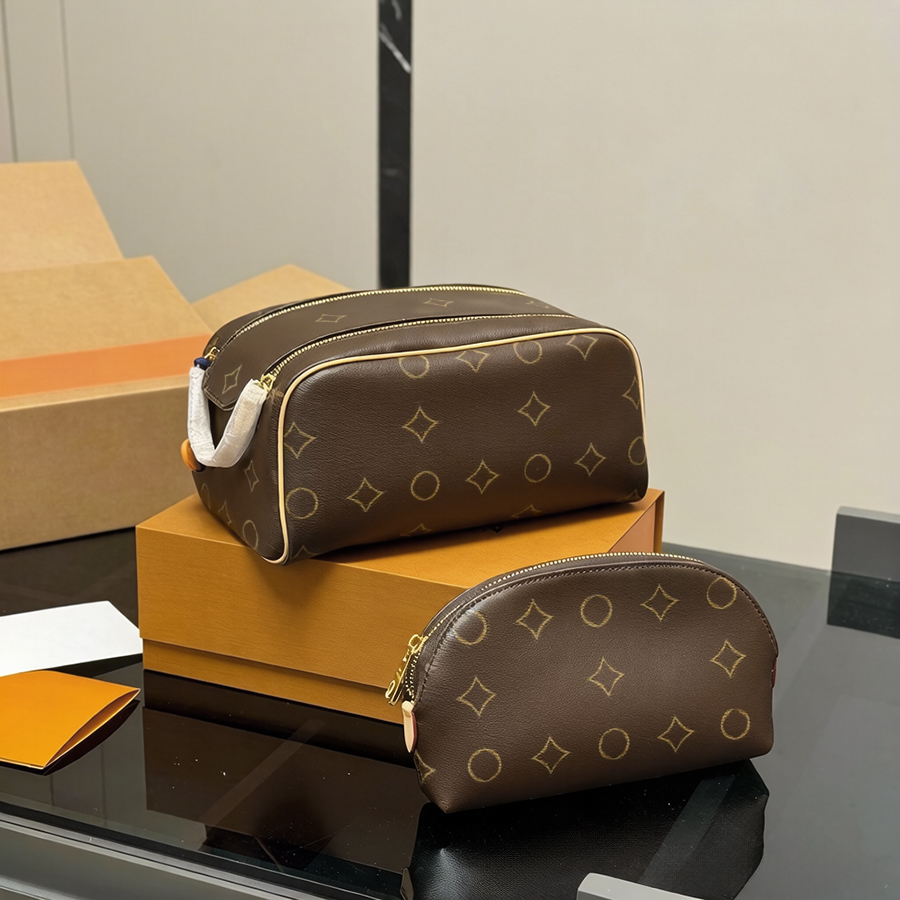 Makeup Bag Designer Cosmetic Bags Travel Bag Toiletry Bag Simple Wash Bag Genuine Leather Large Capacity Handbag Fashion Bag Ladies Portable Cylinder Bag Clutch Bag